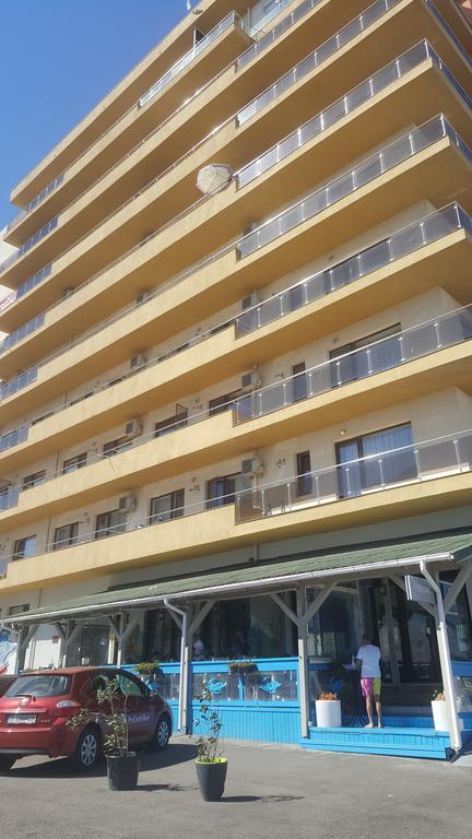 Bruno Summerland Apartment